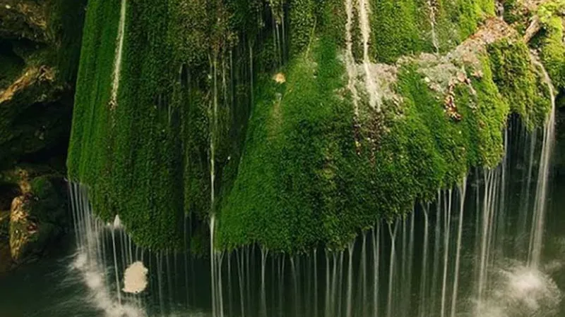 De ce s-a prăbușit Cascada Bigări: cauze naturale sau neglijența omului