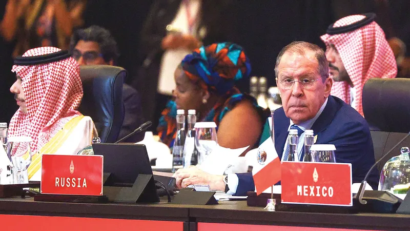 Lavrov a acuzat Occidentul la reuniunea G20 că face scandal pe tema cerealelor pentru a prelua controlul asupra Mării Negre - Foto: Profimedia Images