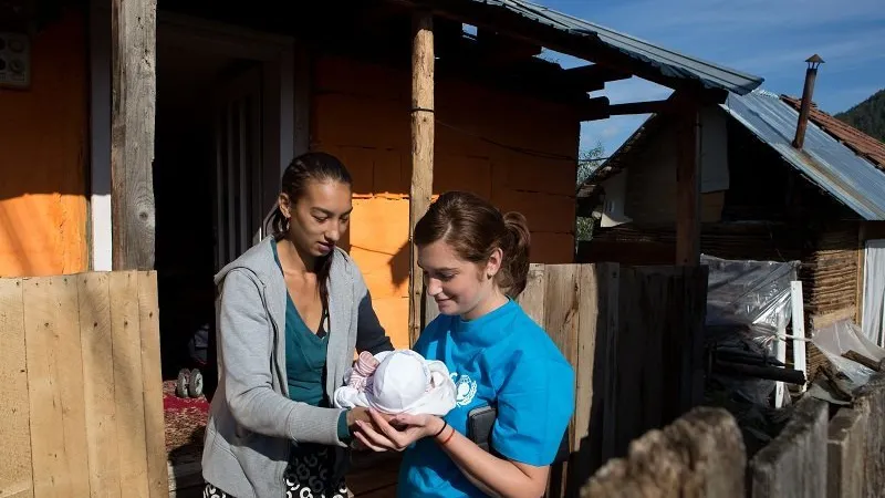 Prin programul dezvoltat de UNICEF, Serviciul Comunitar pentru Copil, în circa 100 de familii din județul Bacău, copiii au putut rămâne în familie. Sursa: UNICEF - Anamaria Dinulescu