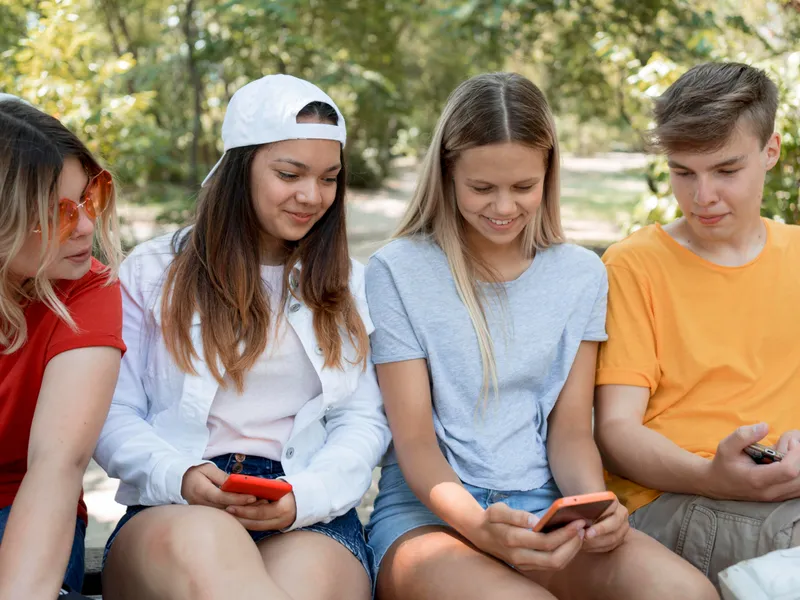 Statul excesiv în fața ecranelor duce la probleme cu inima la copii și adolescenți. Care e legătura - Foto: Freepik (Imagine cu rol ilustrativ)