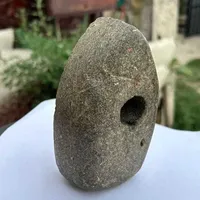 Topor din Epoca Bronzului, găsit la un bărbat din Giurgiu. A fost sancționat că nu a predat obiectul - Foto: Poliția Română