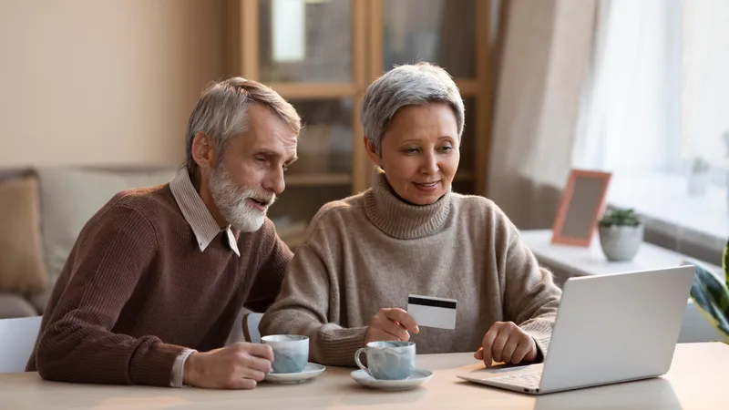 La ce banci și orașe a intrat pensie pe card? Când primesc ceilalți pensionari? Foto: Freepik (fotografie cu caracter ilustrativ)