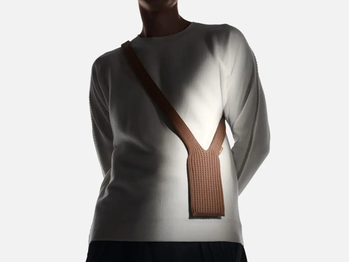 FOTO Apple a lansat „traista” tricotată 3D pentru iPhone. iPhone Pocket costă între 150$ și 230 $