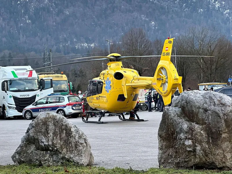 Bărbatul a fost dus cu elicopterul la spital  Foto: tirol.orf.at