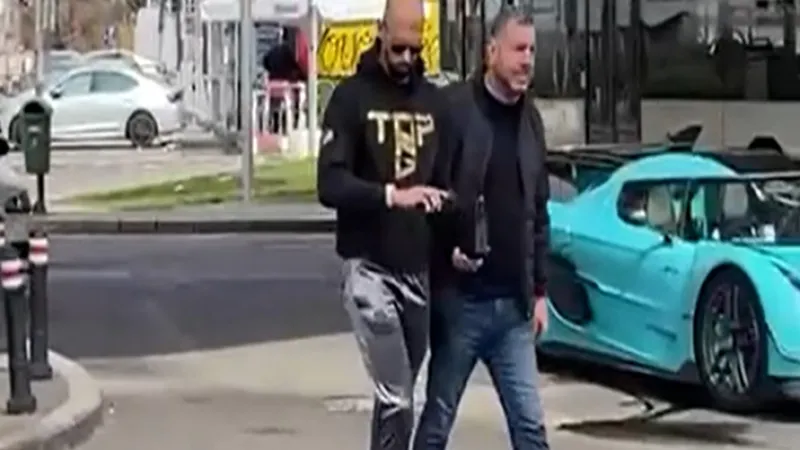 Cea mai scumpă plimbare a lui Andrew Tate. A dat într-o groapă și a rupt bolidul de 3.000.000$ - Foto: captură video
