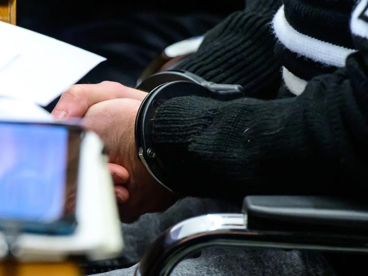 Argeş: Un agent de securitate care a lovit un bărbat, reţinut pentru purtare abuzivă