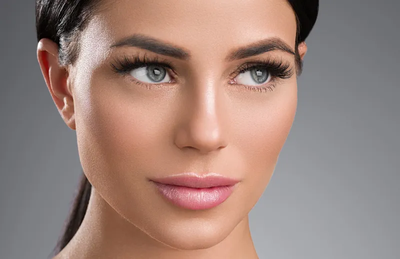 Femeie cu gene lungi - Foto: Freepik (Imagine cu rol ilustrativ)