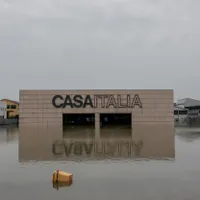 Inundaţiile din nordul Italiei au provocat peste 305 de alunecări de teren şi au afectat peste 500 de drumuri din regiune - Foto: Profimedia Images