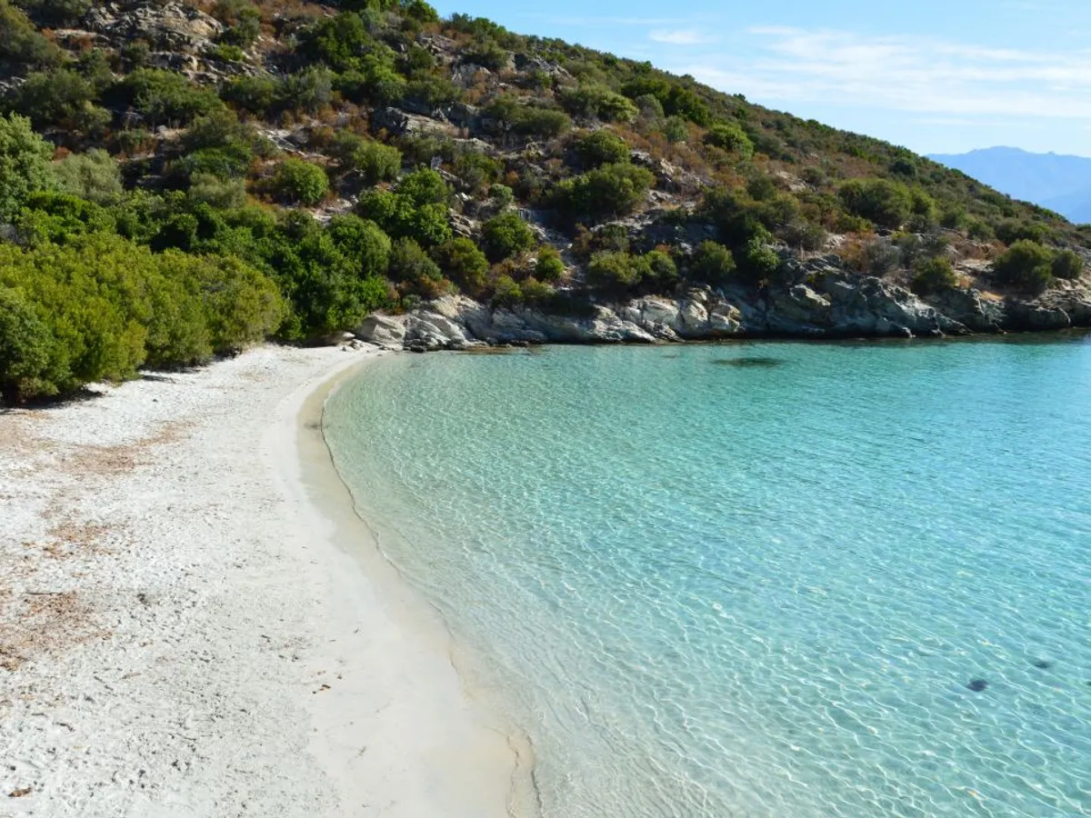 Un turist a vizitat zeci de insule din Grecia și s-a îndrăgostit de una. De ce este așa specială?