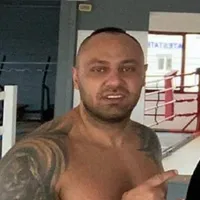 Săgețile interlopilor Romi Neguș și Mihai Gabor au început să se încaiere și prin vestiare Foto: Bihoreanul