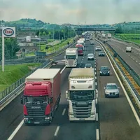 Mașini în depășire pe autostradă Foto: Pixabay.com (imagine cu rol ilustrativ)