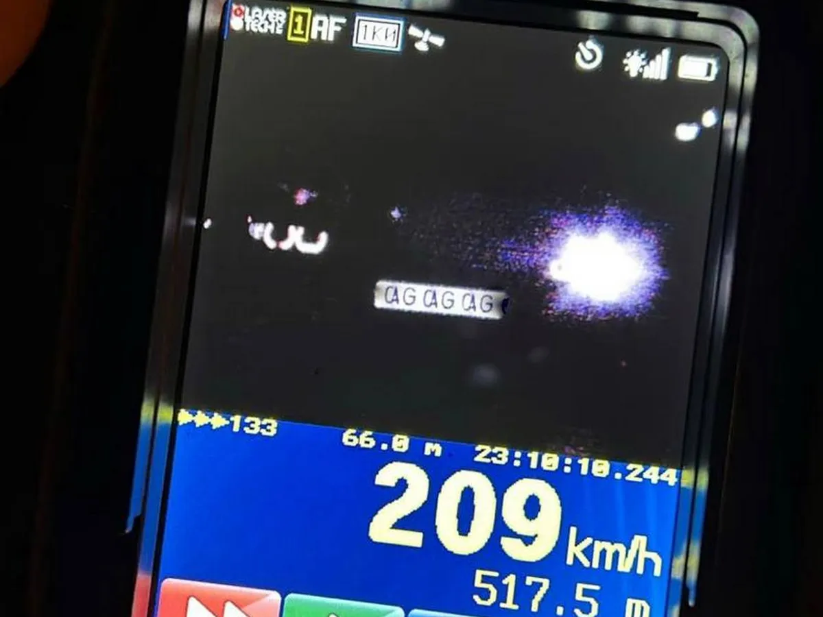 Un vitezoman de 23 de ani, prins cu 209 km/h pe autostrada A1. Ce „premiu” i-au dat polițiștii - Foto: Facebook/Poliția Română