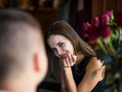 15 august, ziua când fetele nemăritate își caută ursitul. Ritualul cu floarea care aduce iubitul - Foto: Freepik