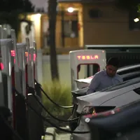 Coadă la Tesla Supercherger / Foto: Profimedia