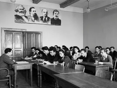 Anul în care studenții le-au spus „NU“ comuniștilor. Legătura dintre revolta tinerilor și Ceaușescu și Iliescu, explicată de un reputat istoric