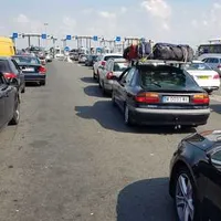 Coloană de zece kilometri de mașini la Vama Nădlac. Foto: News.ro
