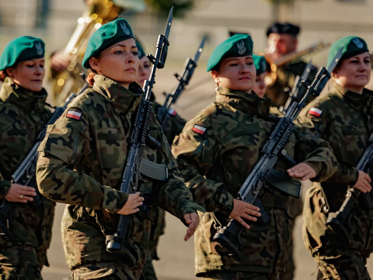 Țara din UE unde tot mai multe femei se înrolează cu în Armată. Procentul a ajuns la un incredibil 15%