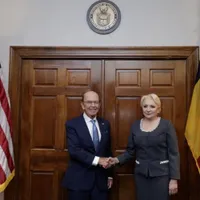 Premierul Dăncilă împreună cu Wilbur Ross, secretarul  american al Comerțului Foto: Guv.ro