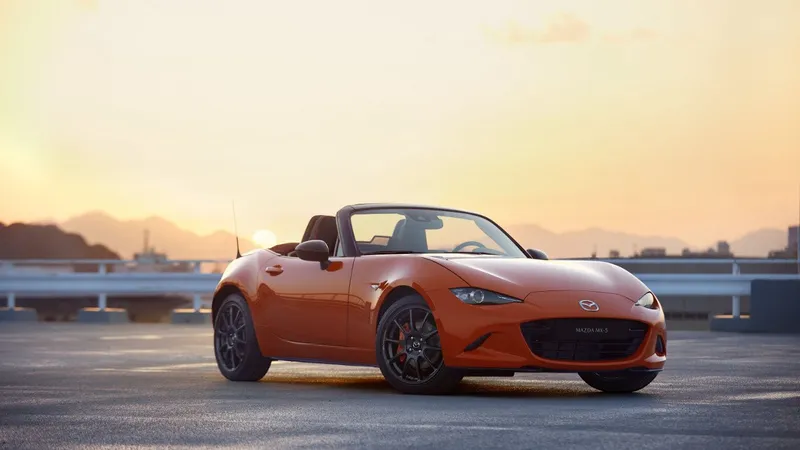 Cel mai vândut roadster, Mazda MX-5, a împlinit 30 de ani.