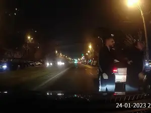 Șoferul de BMW care a bătut șoferul unui Logan în centrul Bucureștiului, reținut de polițiști. / Foto: captură video