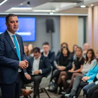 Dragoș Ciobotaru, președinte PNL Vrancea și candidat la Camera Deputaților la alegerile parlamentare, vrea să elimine autorizațiile complicate pentru locuințele mici din mediul rural Foto: Facebook/ Dragos Ciobotaru CMF 11240002