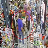 Tânăr de 33 de ani, făcut KO de un bărbat de 69 de ani într-un magazin Foto: captură focuspress.ro