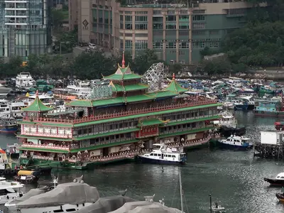 Celebrul restaurant plutitor din Hong Kong, Jumbo, s-a scufundat în Insulele Paracel. / Foto: cnn.com