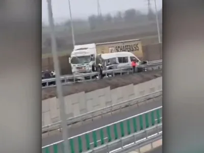 VIDEO. Accident pe noul tronson al Autostrăzii Moldovei, în prima oră de la deschiderea circulației