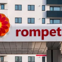 Zeci de clasări într-un dosar DIICOT. Patru directori Rompetrol, trimişi în judecată, 2 sunt kazahi - Foto: Profimedia Images