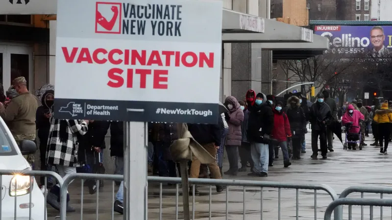 Primarul New York-ului impune vaccinarea anti-COVID obligatorie pentru tot sectorul privat. / Foto: amny.com