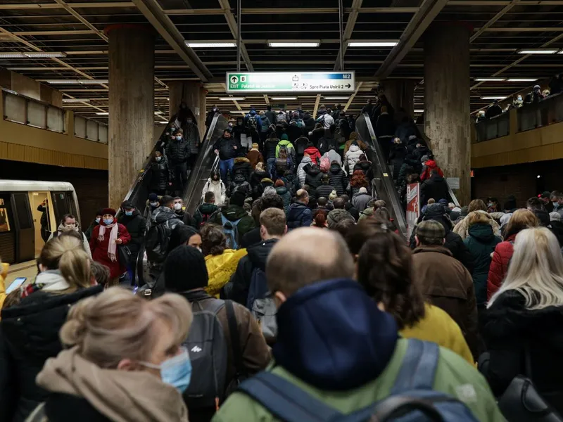 O garnitură de metrou a luat foc între stațiile Piața Romana și Piața Universității/FOTO: Inquam Photos / Octav Ganea