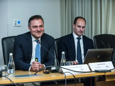 Greg Konieczny, directorul general al Franklin Templeton Investment Management (FTIML) şi managerul de Fond al FP, şi de Johan Meyer, co-director general FTIML şi co-manager de portofoliu, Fondul Proprietatea - Foto: INQUAM PHOTOS / Diana Oros