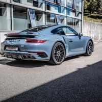 Eșapament fictiv, cu boxe și cutie de rezonanță din titan, pentru modelele Porsche electrice. / Foto: Pinterest