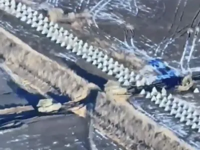 Momentul în care tancurile ucrainene străpung "dinții de dragon" și trec granița în Rusia - Foto: X/ @Gerashchenko_en - Captură foto