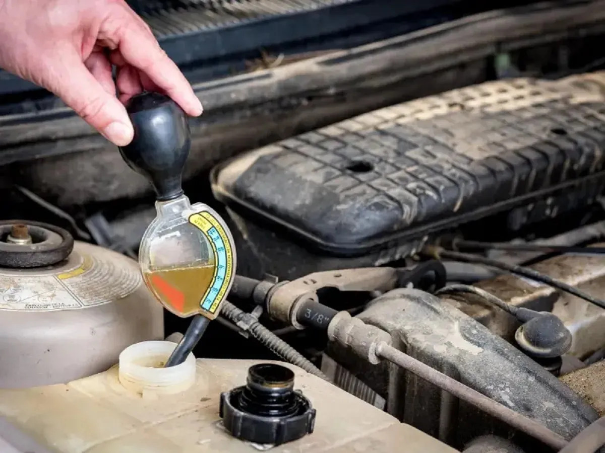 Tester antigel - Foto: Profimedia Images - Imagine cu rol ilustrativ