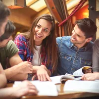 Burse pentru studenți cât salariul unui profesor debutant. Cine beneficiază și care sunt condițiile - Foto: Freepik (rol ilustrativ)