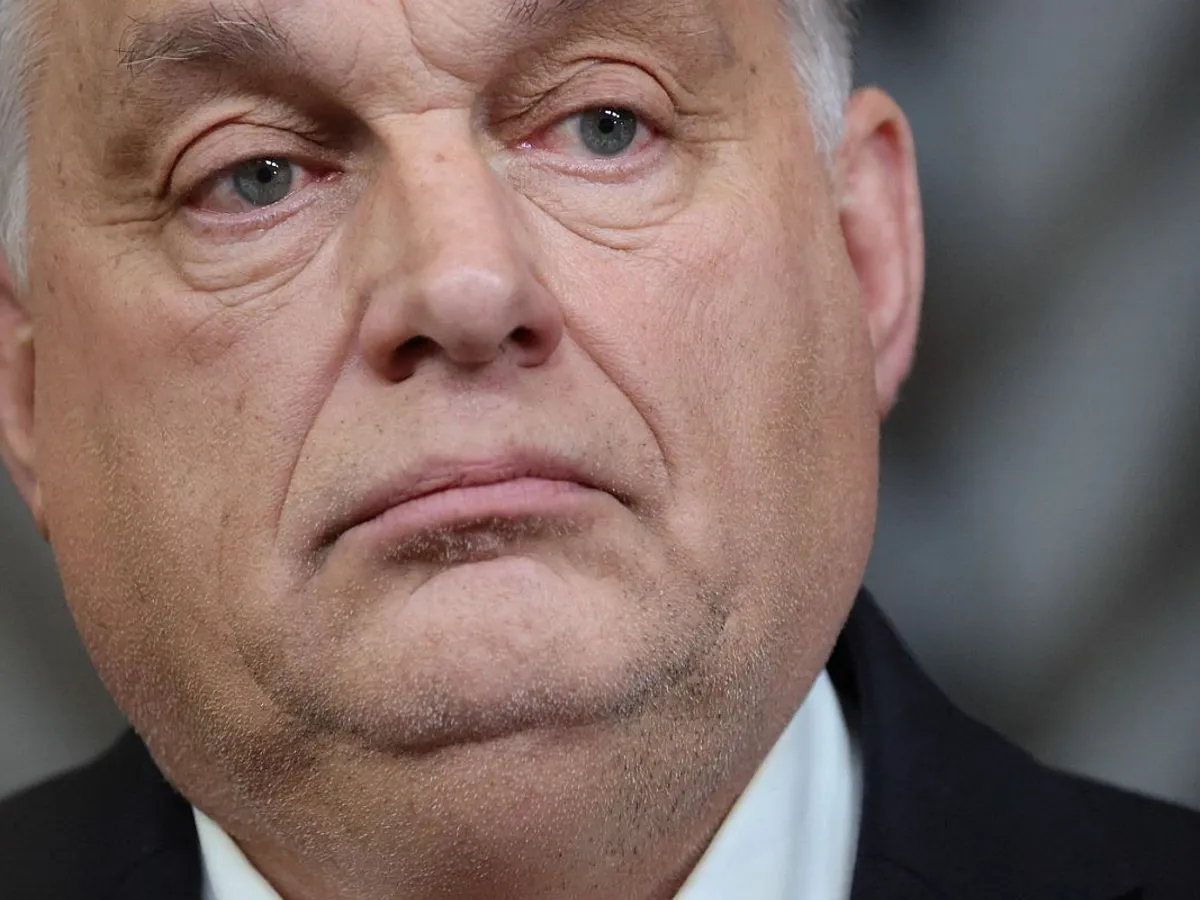 „Sunt fratele premierului”, s-a lăudat Áron Orbán, în negocierile de achiziție a armelor, procurate prin KGB