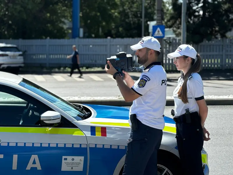 Amendă de 1.320 de  lei pentru șoferii români care fac acest lucru. Rămân și fără permis 30 zile - Foto: Facebook/ POliția Capitalei (rol ilustrativ)