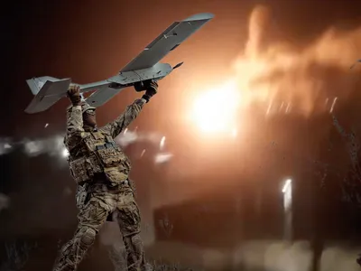 Baza rusească de unde a pornit masacrul asupra orașului Sumî, în flăcări. Dronele au nimicit-o - Foto: Facebook - Colaj Newsweek