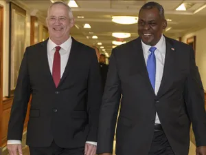 Ministrul israelian al Apărării, Benny Gantz (st), și secretarul Apărării american Lloyd Austin /Foto: aa.com.tr