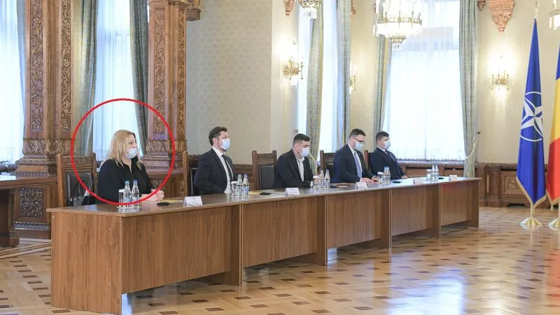Diana Șoșoacă nu poartă masca corect. Foto Administrația prezidențială