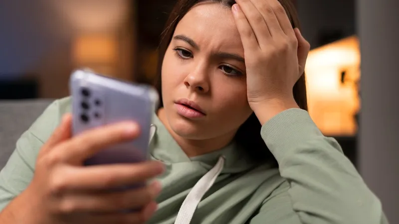 Cum detectezi un profil fals pe Whats App, Facebook sau alte aplicații? Escrocii vor face asta mereu - Foto: Freepik (rol ilustrativ)