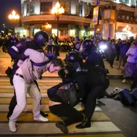 Rusoaică: „Am început să plângem". Bărbații arestați la proteste, trimiși la război - FOTO: Profimedia