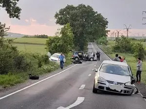 Trei mașini, făcute praf de un proaspăt șofer de 18 ani. / Foto: infotraficromania.ro