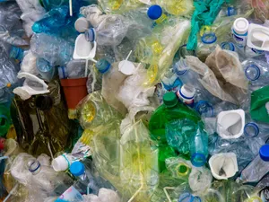 Franța vrea să reducă poluarea cu plastic. FOTO: Pexels.com