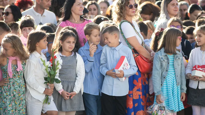 Școala începe luni. Câte unităţi de învăţământ sunt în trei schimburi și câte au toalete în curte - FOTO: Inquam Photos / Virgil Simonescu