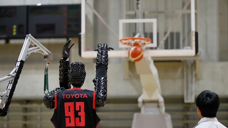 Cue5, un robot umanoid dezvoltat de Toyota, a demonstrat că poate da perfect la coș. / Foto: Toyota