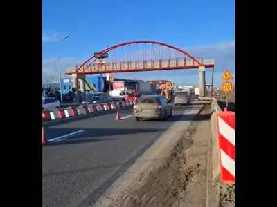 CNAIR a rezolvat stâlpul pasarelei lui „Dorel” de pe Centura București. A „strâmbat” drumul. / Foto: captură video