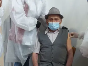 Un bătrân de 105 ani din Cluj s-a vaccinat contra COVID/FOTO: Știrile ProTV