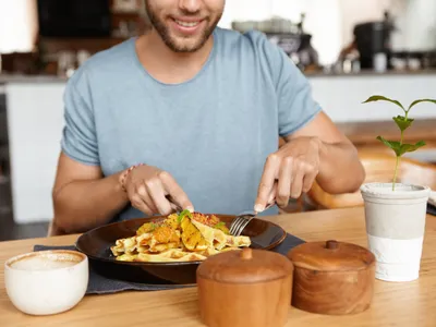 Ingredientul cremos pe care sa îl pui în omletă ca să nu se lipească de tigaie. Secretul bucătarilor - Foto: Freepik (Imagine cu rol ilustrativ)